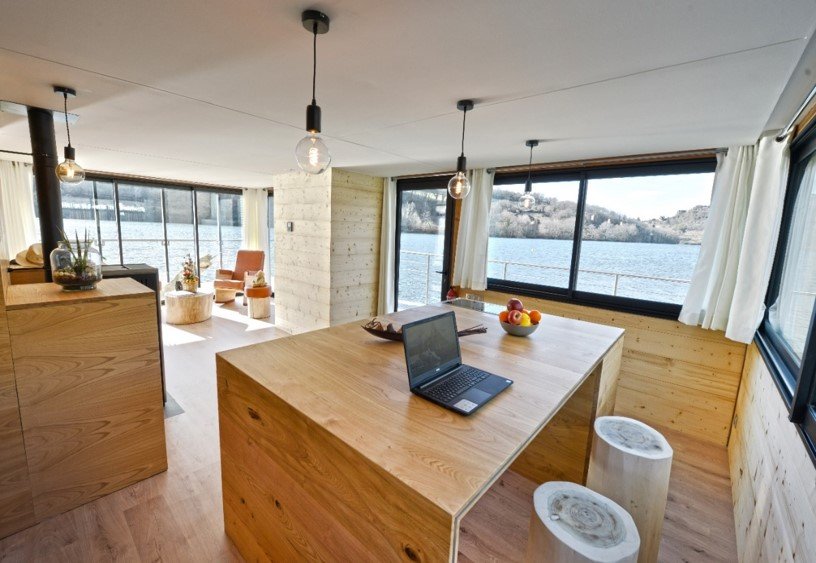 interieur maison flottante bois